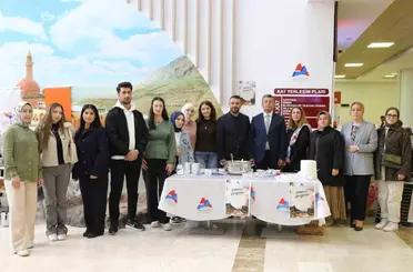 AİÇÜ’de öğrencilerden Ağrı’nın geleneksel lezzeti omaç helvası ikramı
