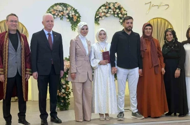 Aile ve Sosyal Hizmetler Bakanı Göktaş, evlilik kredisi desteğinden faydalanan çiftin nikah şahidi oldu 