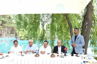 AK Parti Erzurum teşkilatı hizmetleri değerlendirdi 