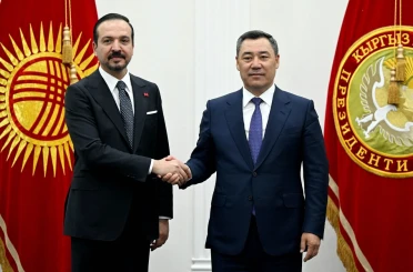 AK Parti Genel Başkan Yardımcısı Zorlu, Kırgızistan Cumhurbaşkanı Caparov ile bir araya geldi