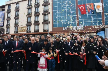AK Parti İlçe Başkanlığı yeni binasında