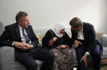 AK Parti İstanbul milletvekilleri Anneler Günü dolayısıyla sahadaydı 