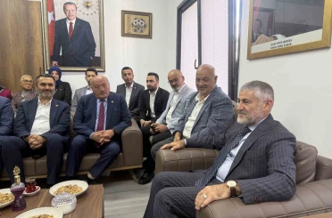 AK Parti Mersin Milletvekili Nureddin Nebati, Avcılar’da vatandaşlarla buluştu 