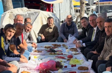 AK Parti Milletvekili Mehmet Demir, Tavşanlı Semt Pazarı’nda esnafla buluştu 