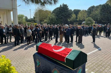 Akademisyen Doğan Yavaş, fakültesi önünden dualarla uğurlandı 