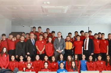 Akçaabat Belediye Başkanı Ekim, İbrahim Erdemoğlu Spor Lisesi öğrencileriyle buluştu 