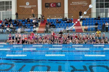Akçaabat Belediyesi yüzme kursu ilk kursiyerlerini uğurladı 