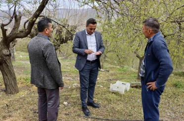 Akçadağ Belediye Başkanı Ulutaş, doludan etkilenen üreticileri ziyaret etti 