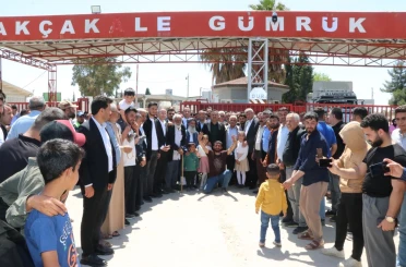 Akçakale Gümrük Kapısı 12 yıl sonra sivil geçişlere açılıyor 
