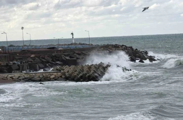 Akçakoca’da fırtına etkili oluyor