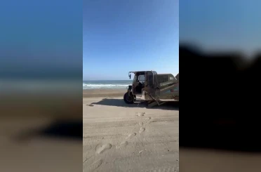 Akçakoca’da plajlarda temizlik ve kum tesviyesi çalışması 