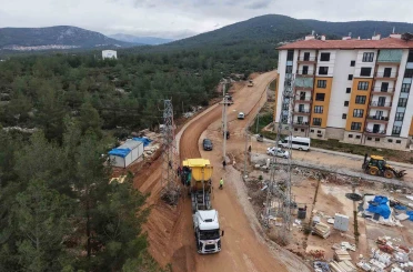 Akçaova TOKİ girişi yol çalışmaları devam ediyor 