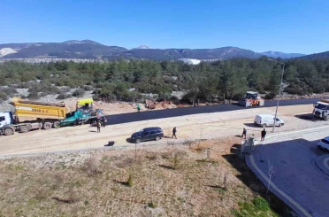 Akçaova TOKİ’de yol sorununu çözüldü 