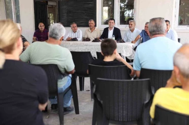 Akdeniz’de hizmet mesaisi sahada: Beşikci mahalle sakinleriyle buluştu 
