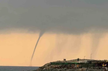 Akdeniz’de oluşan hortum kameraya yansıdı 
