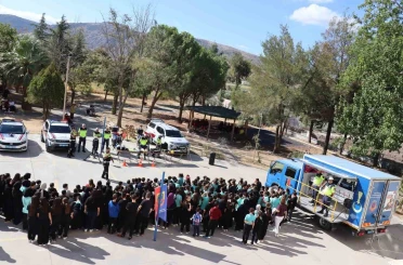 Akhisar’da öğrencilere trafik eğitimi verildi 