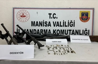 Akhisar’da tarihi eser ve ruhsatsız silah ele geçirildi 