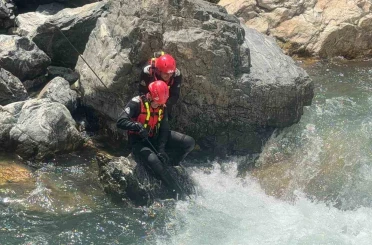 Akıntıya kapılarak kaybolan şahsı arama çalışmaları sürüyor 