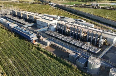 Aksa Enerji, Özbekistan’da 50 yıllık bir okulun spor salonunu yeniledi 