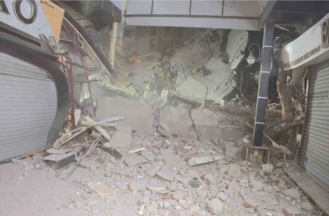 Aksaray Belediyesi’nin kontrolsüz yıkımı az kalsın dükkanları yıkıyordu 