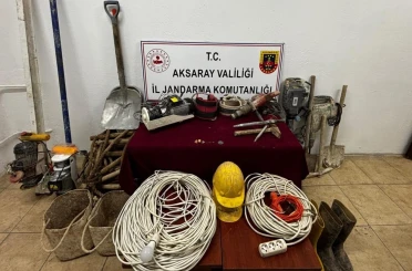 Aksaray'da define avcıları tarihi eserlerle suçüstü yakalandı