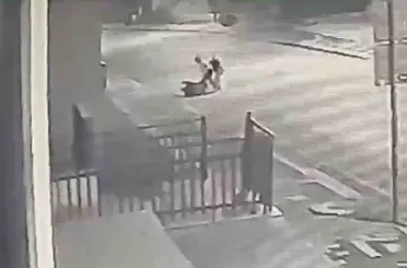 Aksaray’da bir kadın, 2 kadın tarafından yol ortasında böyle darp edildi
