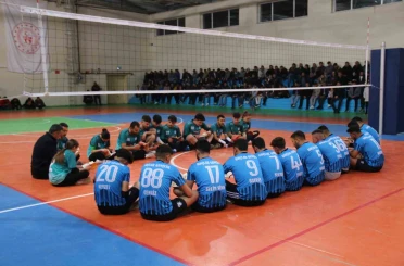 Aksaray’da file önünde maç başlamadan kitaplar açıldı 