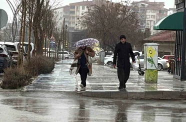 Aksaray’da rüzgar ve şiddetli yağmur etkili oluyor