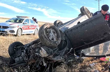 Aksaray’da takla atan otomobilin sürücüsü yaralandı 