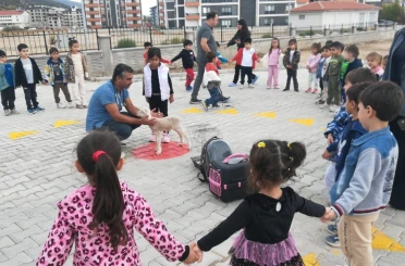 Akşehir’de çocuklara hayvan sevgisi aşılandı 