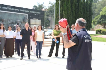 Aksu Belediyesi’nde personele yangın eğitimi ve tatbikatı 