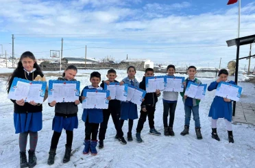 Akyaka’da köy okulunda öğrenciler karnelerini aldı 