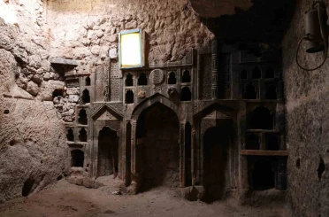 Alan Başkanı Aslanbay, Eretna Beyliği’ne ait olduğu değerlendirilen tarihi ibadethaneyi inceledi 