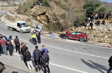 Alanya’da 3 araçlı zincirleme kaza: 1 ölü, 3 yaralı 