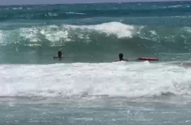 Alanya’da boğulma tehlikesi geçiren tatilciyi cankurtaranlar kurtardı 