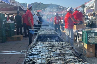 Alanya’da geleneksel hamsi festivali başladı 7 ton hamsi ücretsiz dağıtılacak 