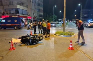 Alanya’da hafif ticari araçla çarpışan motosikletli genç yaralandı 