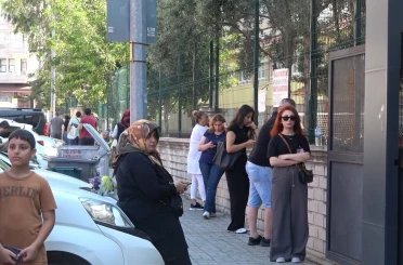 Alanya’da LGS heyecanı başladı : Öğrenciler sınavda ter döktü, veliler dualarla bekledi 