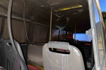 Alanya’da mobilya dükkanını ve kullanılmayan yolcu taşıma servisini ateşe veren kadın yakalandı 