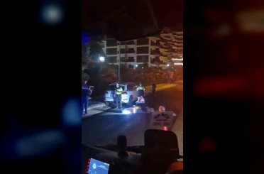 Alanya’da park halindeki otomobile çarpan genç motosikletli hayatını kaybetti 