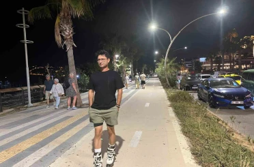 Alanya’da sahilde kaybolan çocuk, patenci Rus kadın sayesinde bulundu 