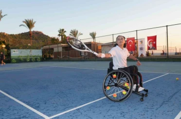 Alanya’da tenis ile yeni başlangıçlar projesi tanıtıldı