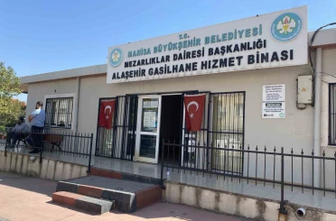 Alaşehir’de evinin bahçesinde ağaç kesmeye çalışan adam feci şekilde can verdi 