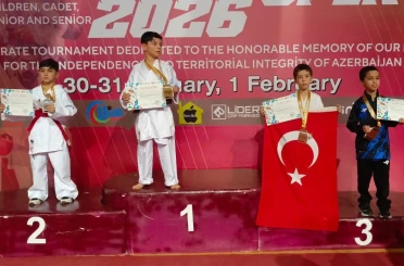 Alaşehirli karateciler Bakü’de madalyaları kaptı 