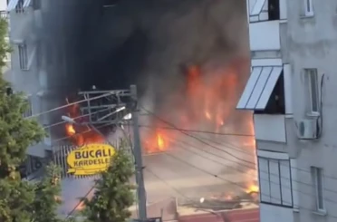 Alevlerin yükseldiği binada yangın paniği 