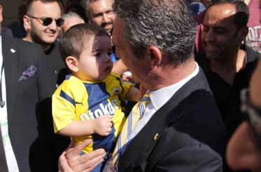 Ali Koç’a kongre üyelerinden yoğun ilgi 