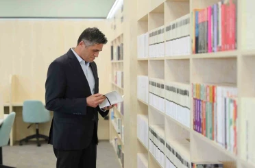 Aliağa Kent Kitaplığı yeni eserlerle büyümeye devam ediyor 