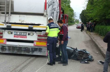 Alınan aracın devrini beklerken hayalleri kural ihlali yapan tırın altında kaldı 