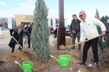 ALJ Türkiye, İzmir’de 312 bin fidanı toprakla buluşturdu 