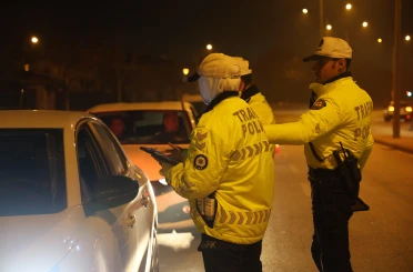 Alkolden ehliyetini kaptıran sürücü, yolu 15 kilometre uzatsa da kurtulamadı